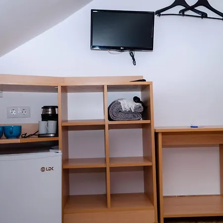 Mansarda Mica Cu Baie Proprie *