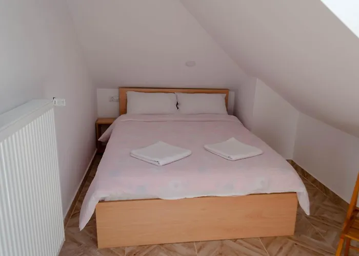 Mansarda Mica Cu Baie Proprie Apartament