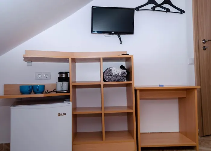 Mansarda Mica Cu Baie Proprie *